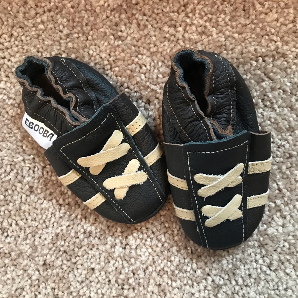 Leather baby shoes